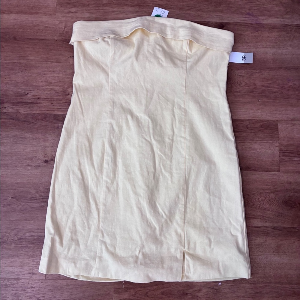 BP Butter Yellow Strapless Fitted dress with side split and‎ zipper back